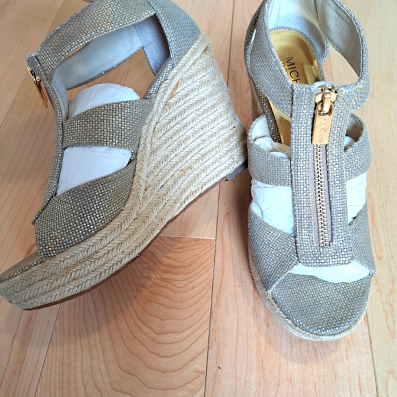 Michael Kors Espadrilles in Gold US6.5 - Picture 2 of 4